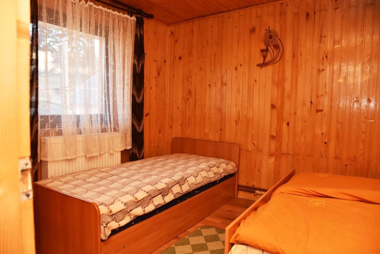 Guest House Mandrivnyi Rooms&Apartments Yasinya Exterior foto