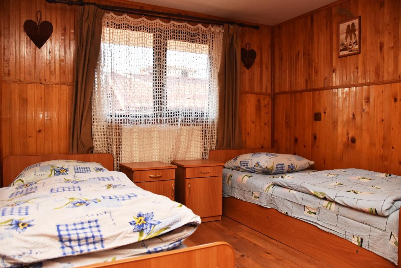 Guest House Mandrivnyi Rooms&Apartments Yasinya Exterior foto
