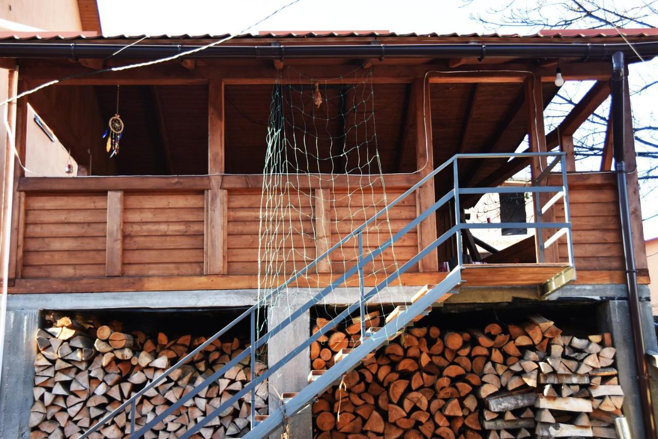 Guest House Mandrivnyi Rooms&Apartments Yasinya Exterior foto