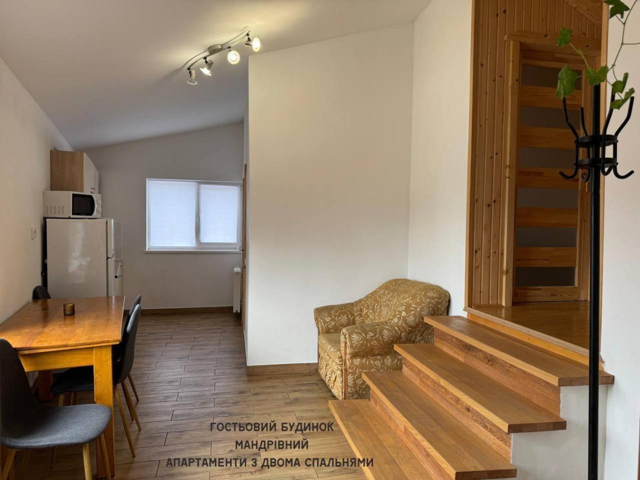 Guest House Mandrivnyi Rooms&Apartments Yasinya Exterior foto