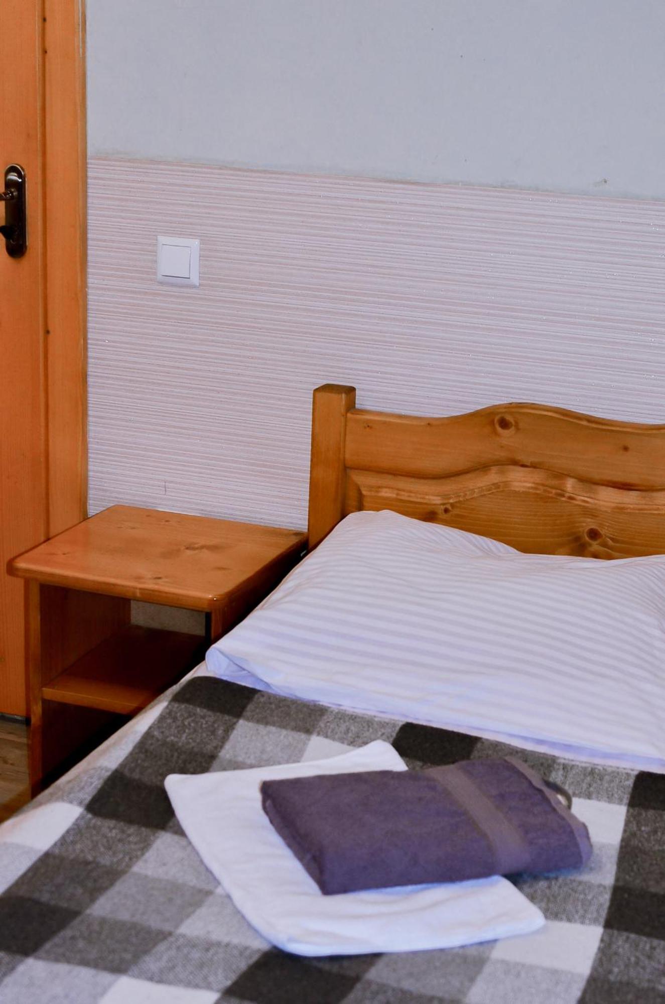 Guest House Mandrivnyi Rooms&Apartments Yasinya Exterior foto