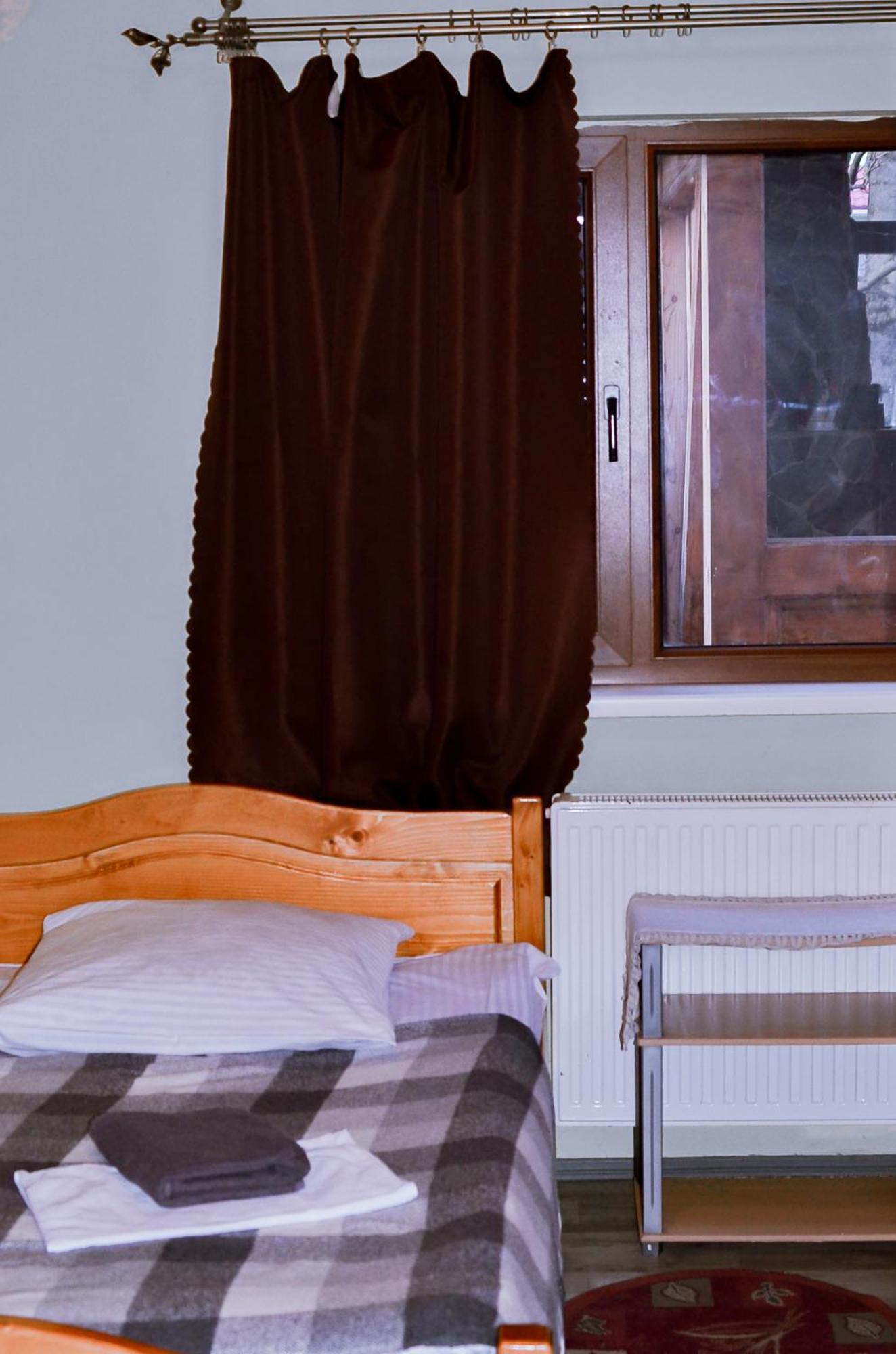 Guest House Mandrivnyi Rooms&Apartments Yasinya Exterior foto