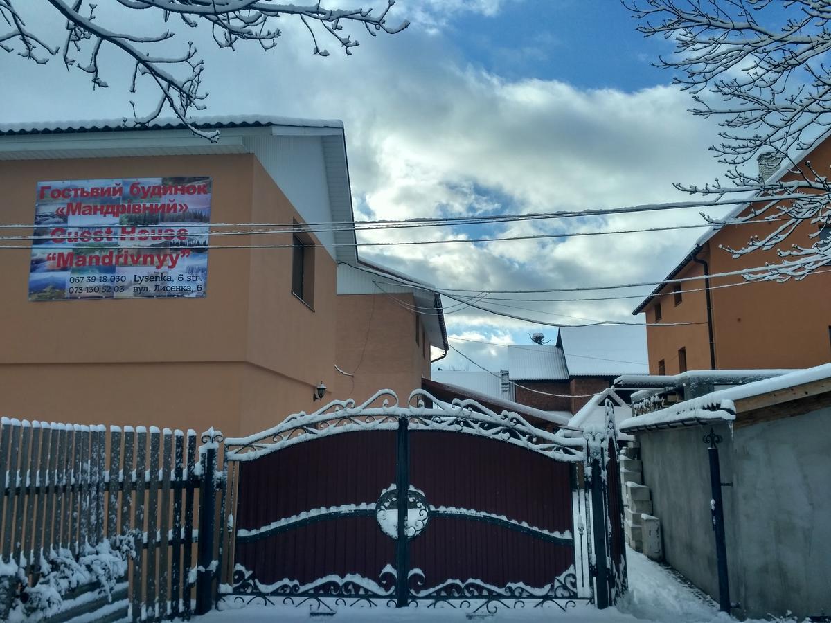 Guest House Mandrivnyi Rooms&Apartments Yasinya Exterior foto